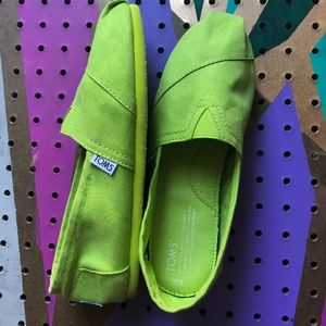Lime these #toms green
